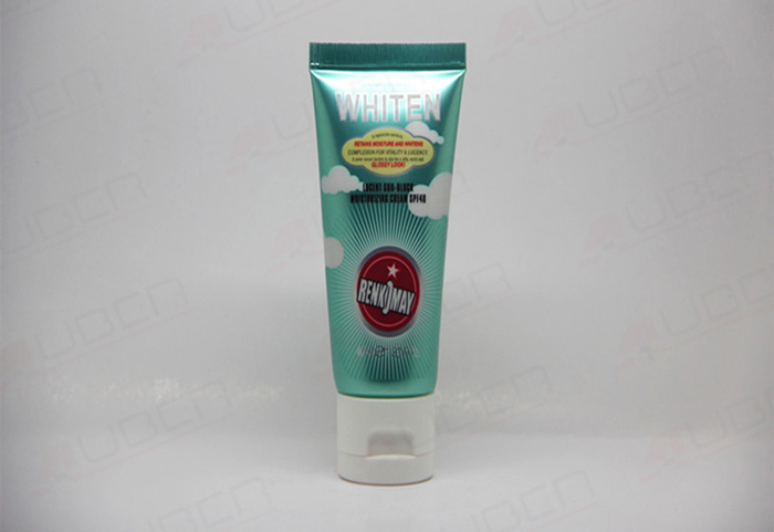 This is a D35mm Aluminum Laminated Plastic Tube This is a D35mm Aluminum Laminated Plastic Tube
